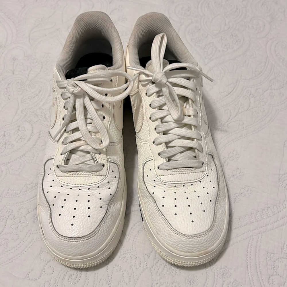 NIKE AIRFORCE 1 Size 10.5 Mens
